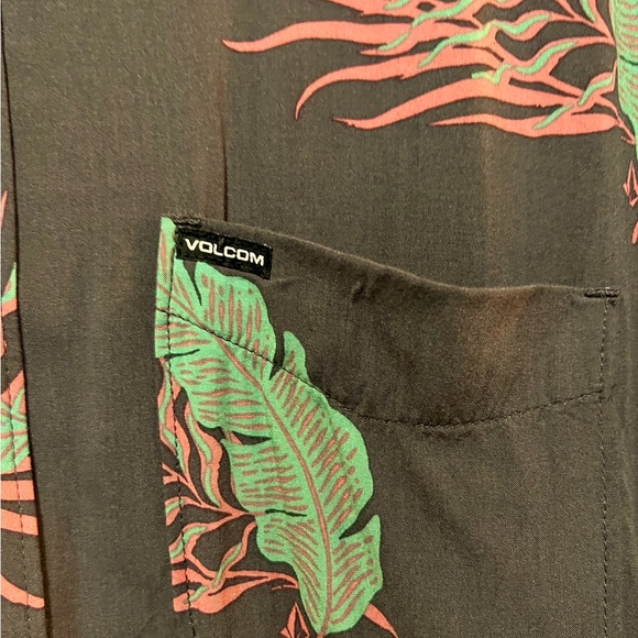 Volcom Mens Shirt Gray Pink Acid Blue Feathers  Button Down Surf Skate Beach - Picture 6 of 6